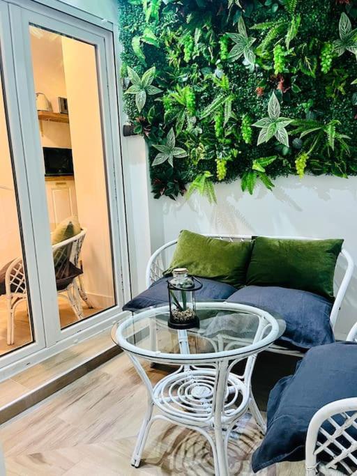 דירות מאלגה New Luxurious Studio With Patio/Center מראה חיצוני תמונה