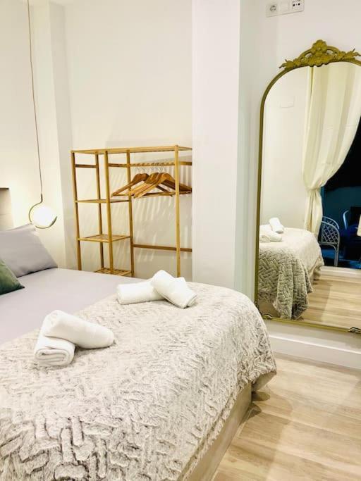 דירות מאלגה New Luxurious Studio With Patio/Center מראה חיצוני תמונה