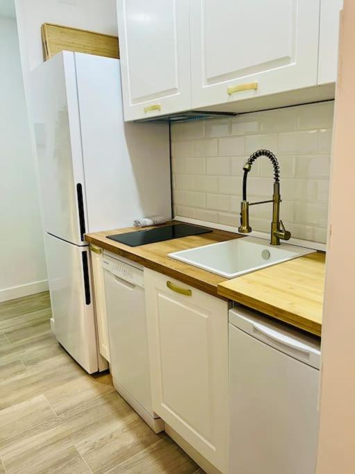 דירות מאלגה New Luxurious Studio With Patio/Center מראה חיצוני תמונה